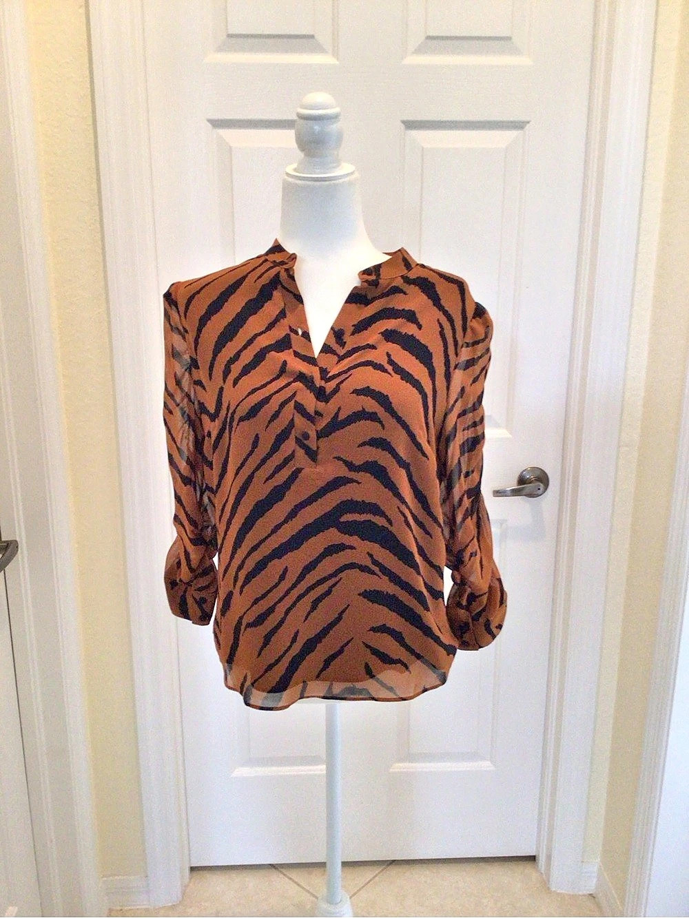 White House Black Market Animal Print Blouse in Brown & Black Size Small